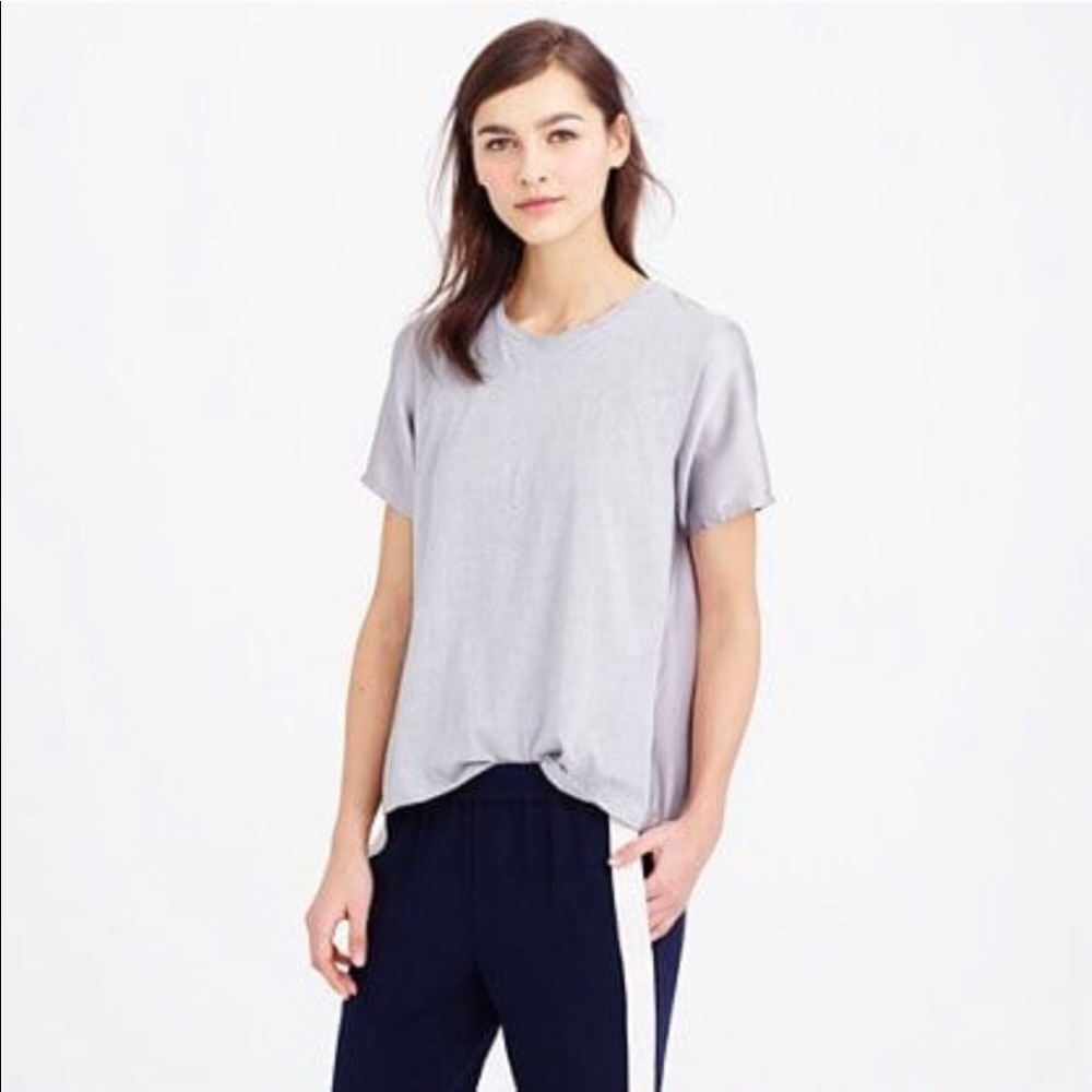 3/$25 👑 J Crew size XS silky tee NWT Gray